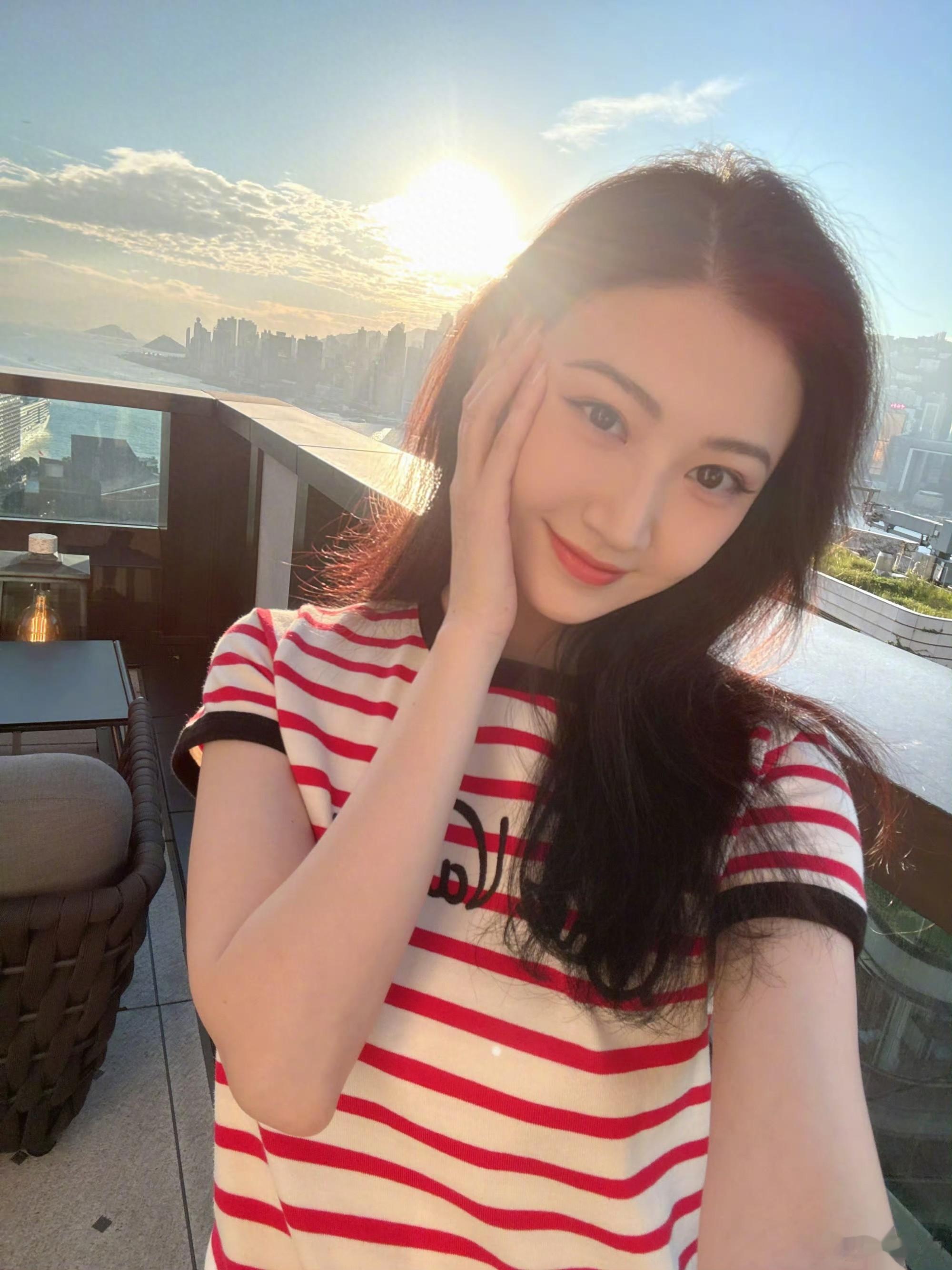 景甜冬日暖阳,阳光看着就好温暖