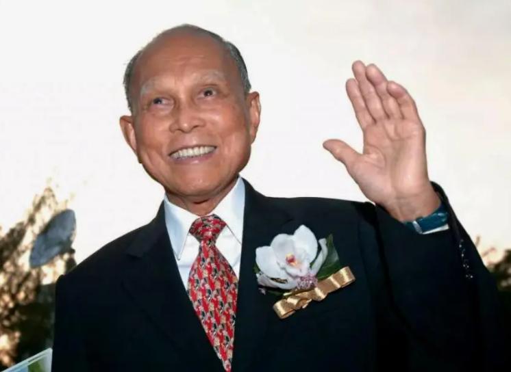 郭晶晶没想到，79岁的公公霍震霆再破天花板，让整个豪门圈沉默了