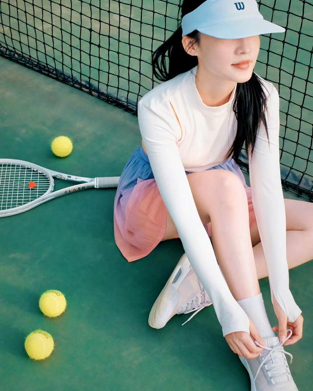 李沁，来打网球吗，请多多指教噢