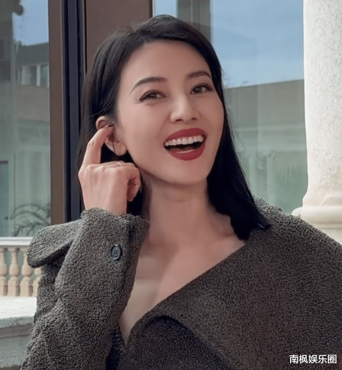 当46岁高圆圆秒了48岁马伊琍，我才彻底发现骨相老与皮相老的区别