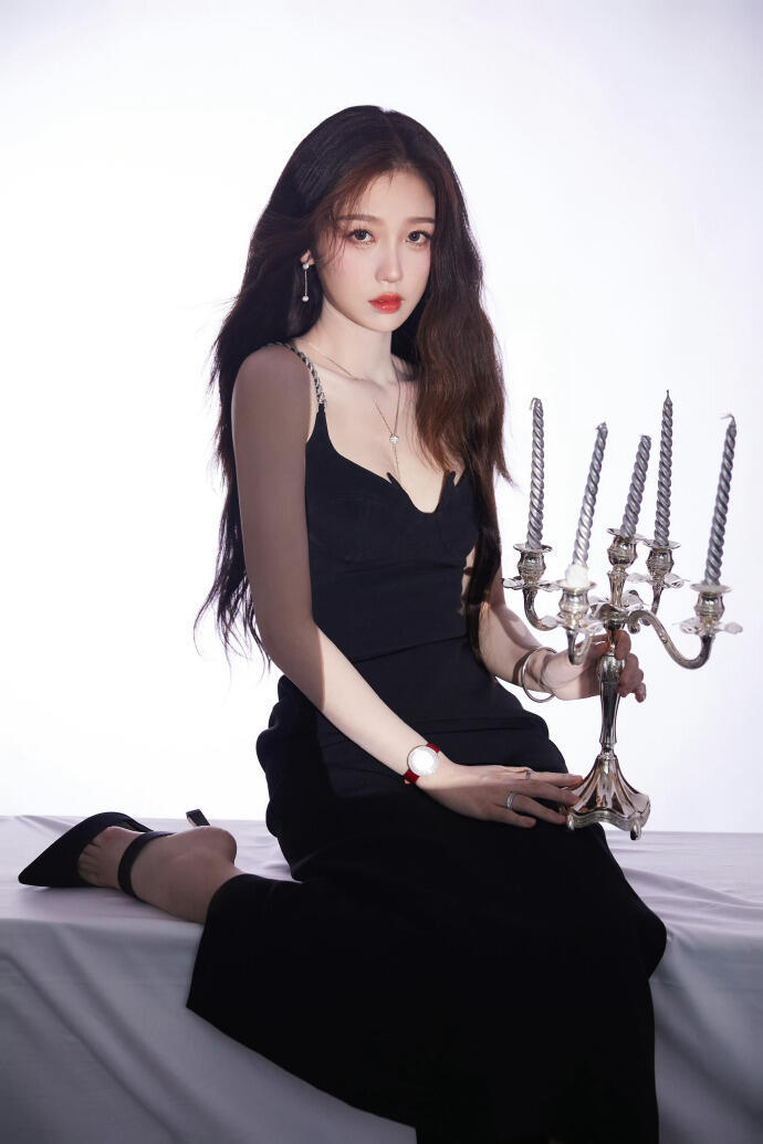 虞书欣的表情简直是春天的代名词!这感觉太撩人了。