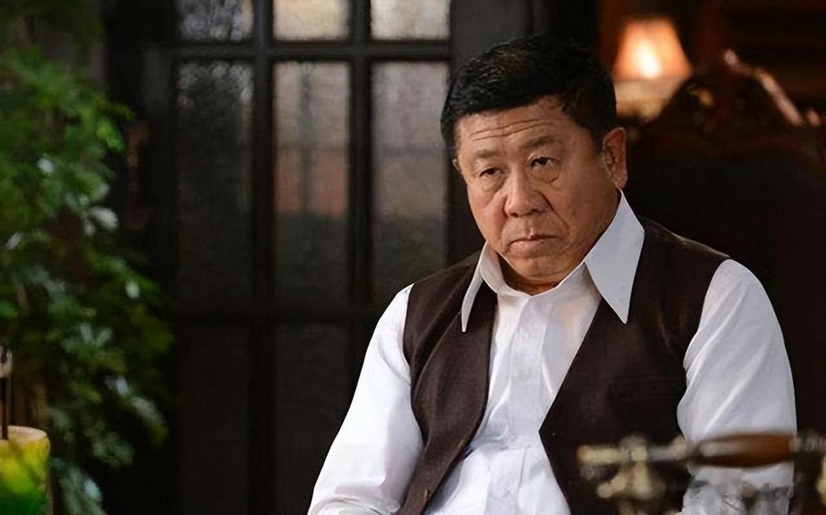 原来他俩是夫妻,家里家外老婆是领导,68岁住大别墅仍坚持拍戏