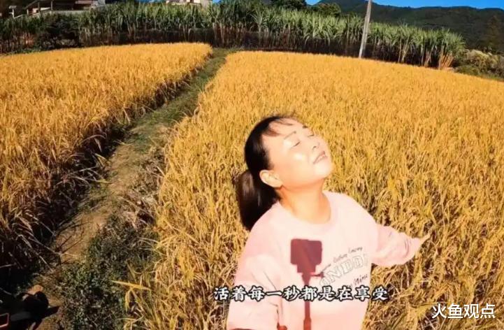 60岁网红苏敏戛纳走红毯，自信优雅像换了个人，回顾过往依旧泪目