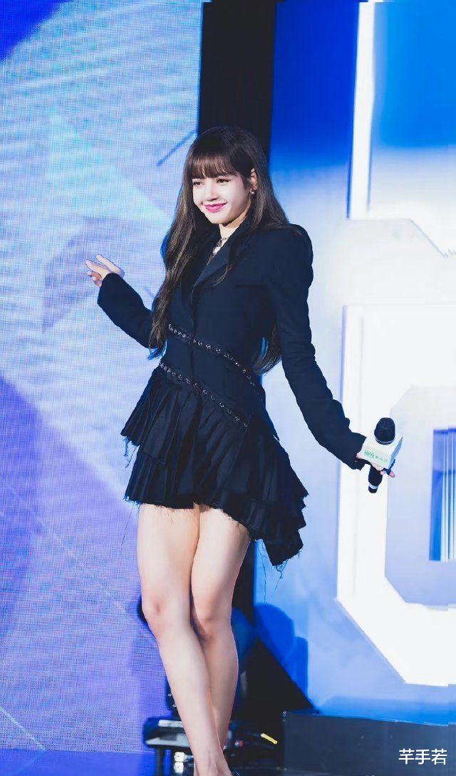 杨紫琼晒与LV三公子的合照,并喊话Lisa,希望自己能尽快见到Lisa