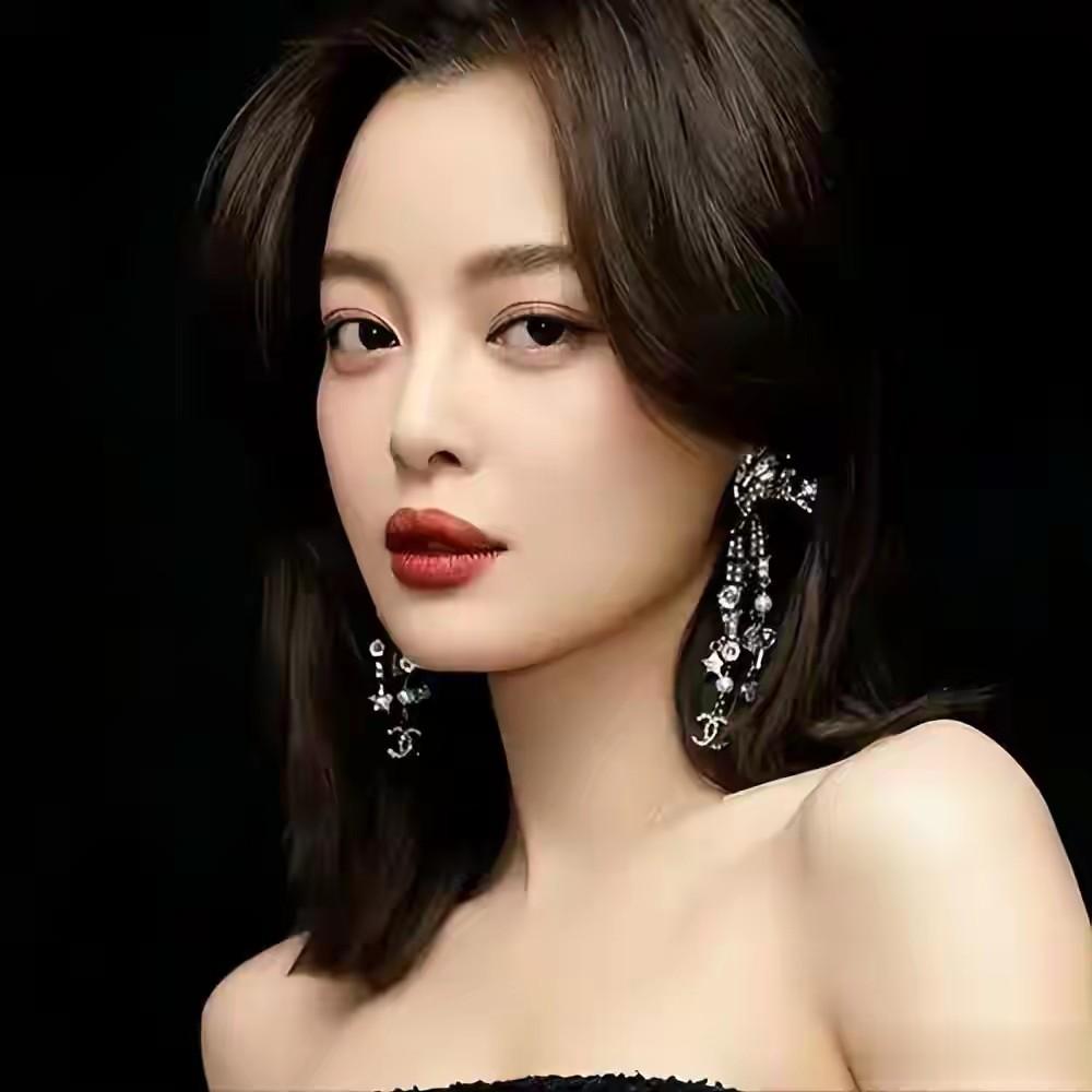 巩俐一语成谶,赵丽颖杨幂金鸡奖上出局,印证了辛芷蕾的聪明