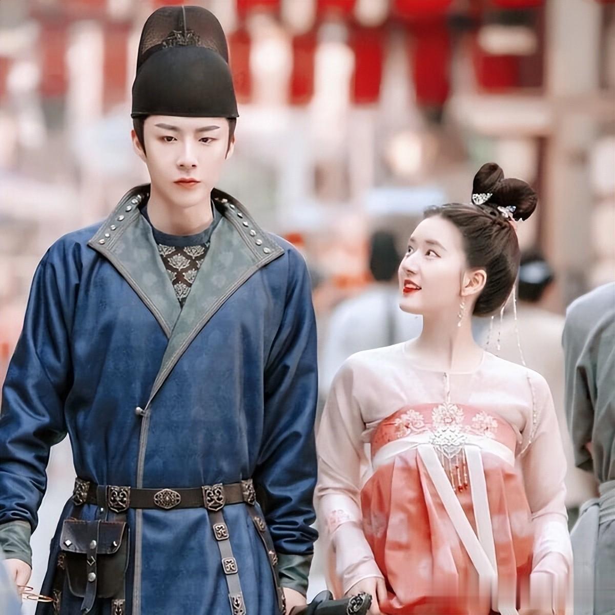 5位身高超迷你女星!赵露思161cm只到唐晓天胸口,鞠婧祎又更娇小