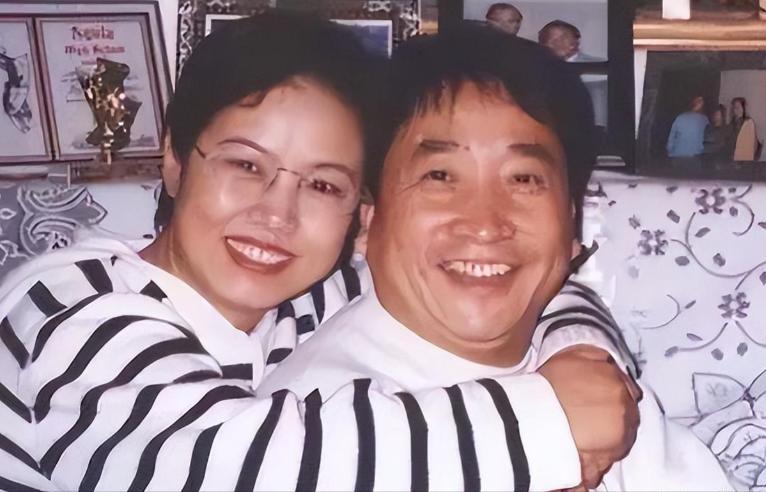 75岁姜昆最大的遗憾：女儿46岁仍旧没有结婚，继子倒成了他的骄傲