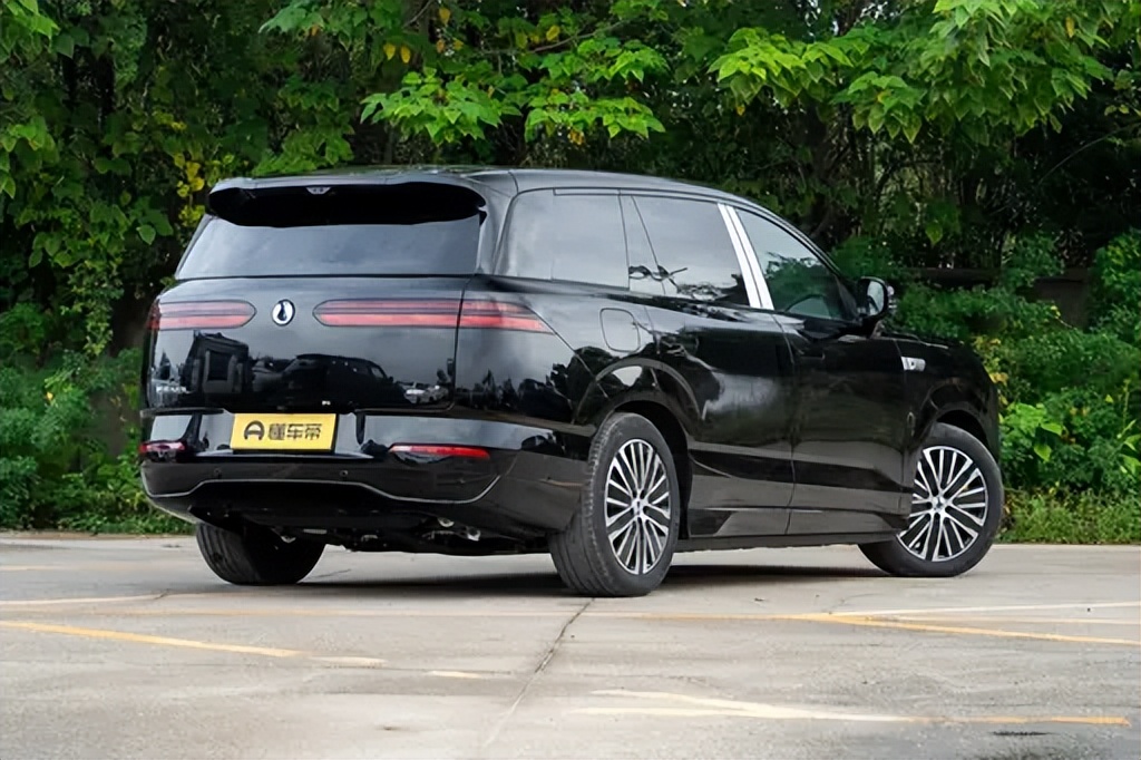 30万级家用SUV新解法：大空间、强动力、智能化一次到位