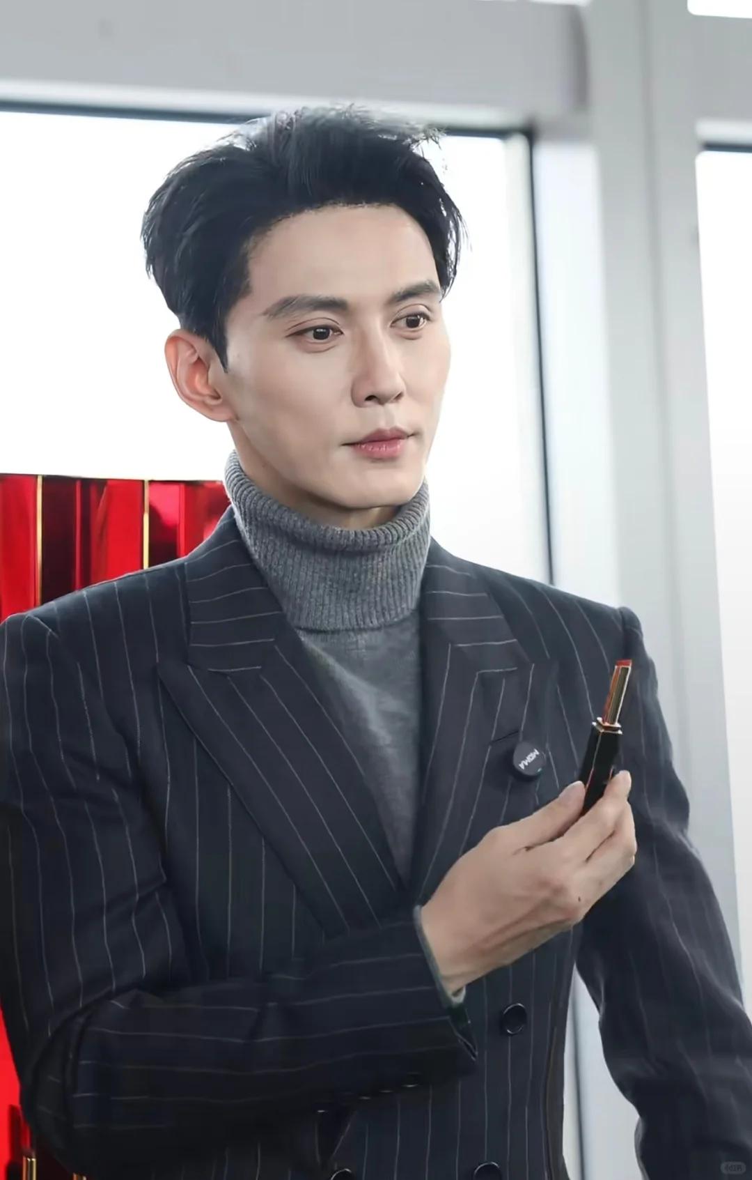 上海TF活动,彭小苒“蛇女”辣眼,包上恩土气,王楚然一身黑惊艳