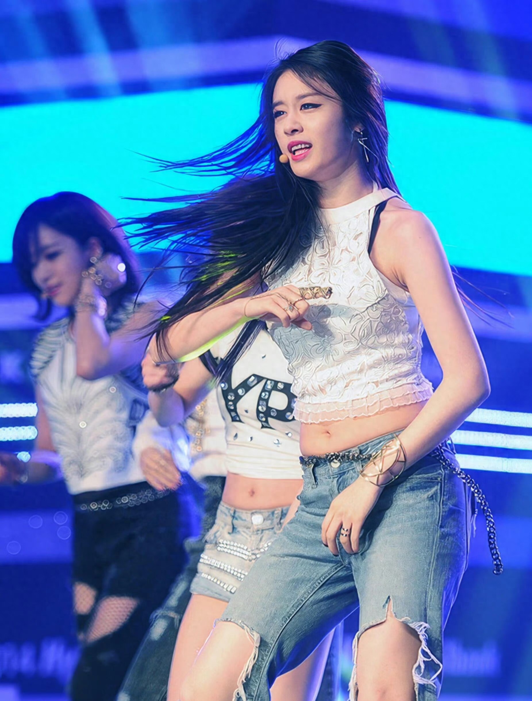 网友：原来智妍也有小肚子