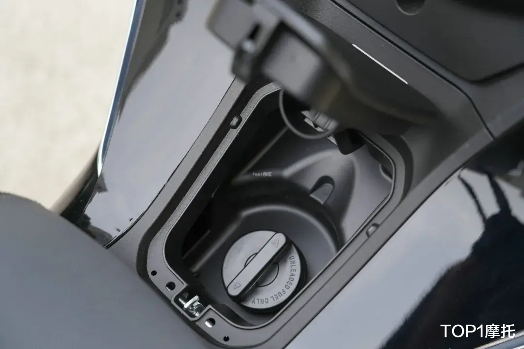 两轮头等舱,QJMOTOR鸿350GS静态全解析,不只是价格低还有硬实力