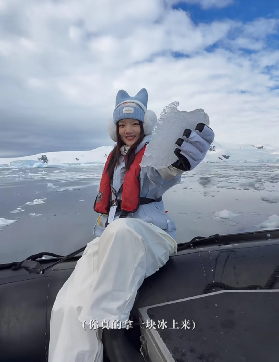 任敏太猛了，生理期第2天穿泳衣南极跳海，网友辣评：无知者无畏