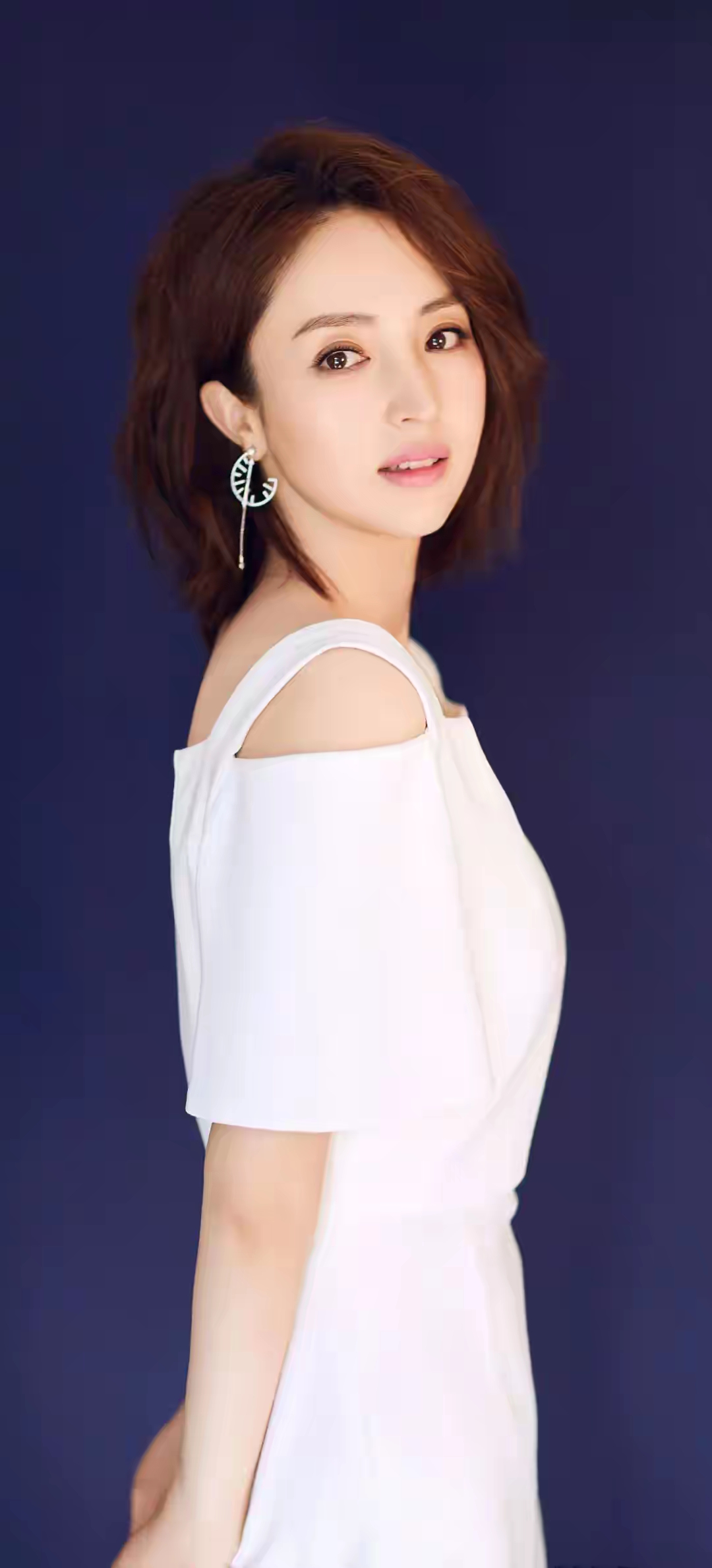 美女董璇：在时光里沉淀的坚韧与从容