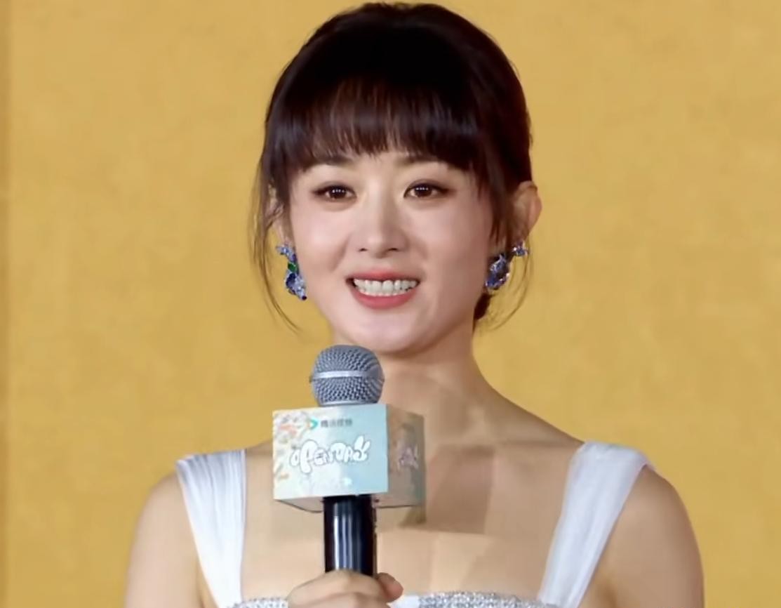 赵丽颖齐刘海亮相，网友吵翻了，这造型到底谁的锅？