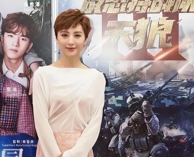 嫁大30岁的名导尤小刚，三年连生两娃，如今9岁儿子开始为她争光