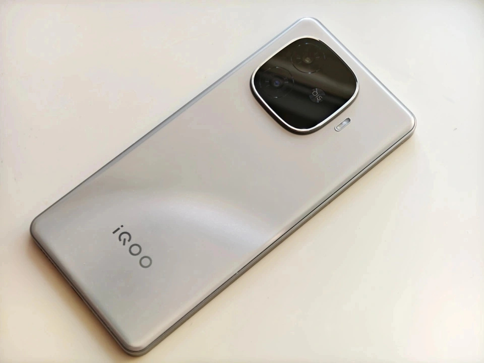 iQOO旗艦新卷王，6400mAh+OIS光學防抖，國補后可以“閉眼買”