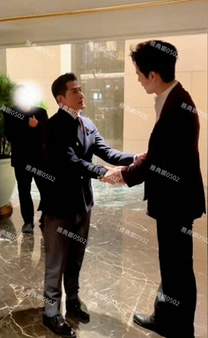 郭富城单看挺帅但跟1米84的阿云嘎站一起,需要仰着头看他太虐了