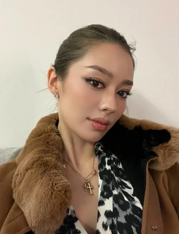 郎朗老婆真面目？豪宅化欧美妆，穿衣前卫，不走贤妻路线，反差大