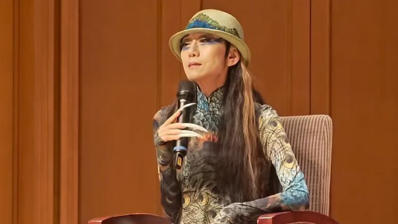 67岁女星自曝体重88斤！一天只能吃一顿饭，从早到晚饿着肚子跳舞