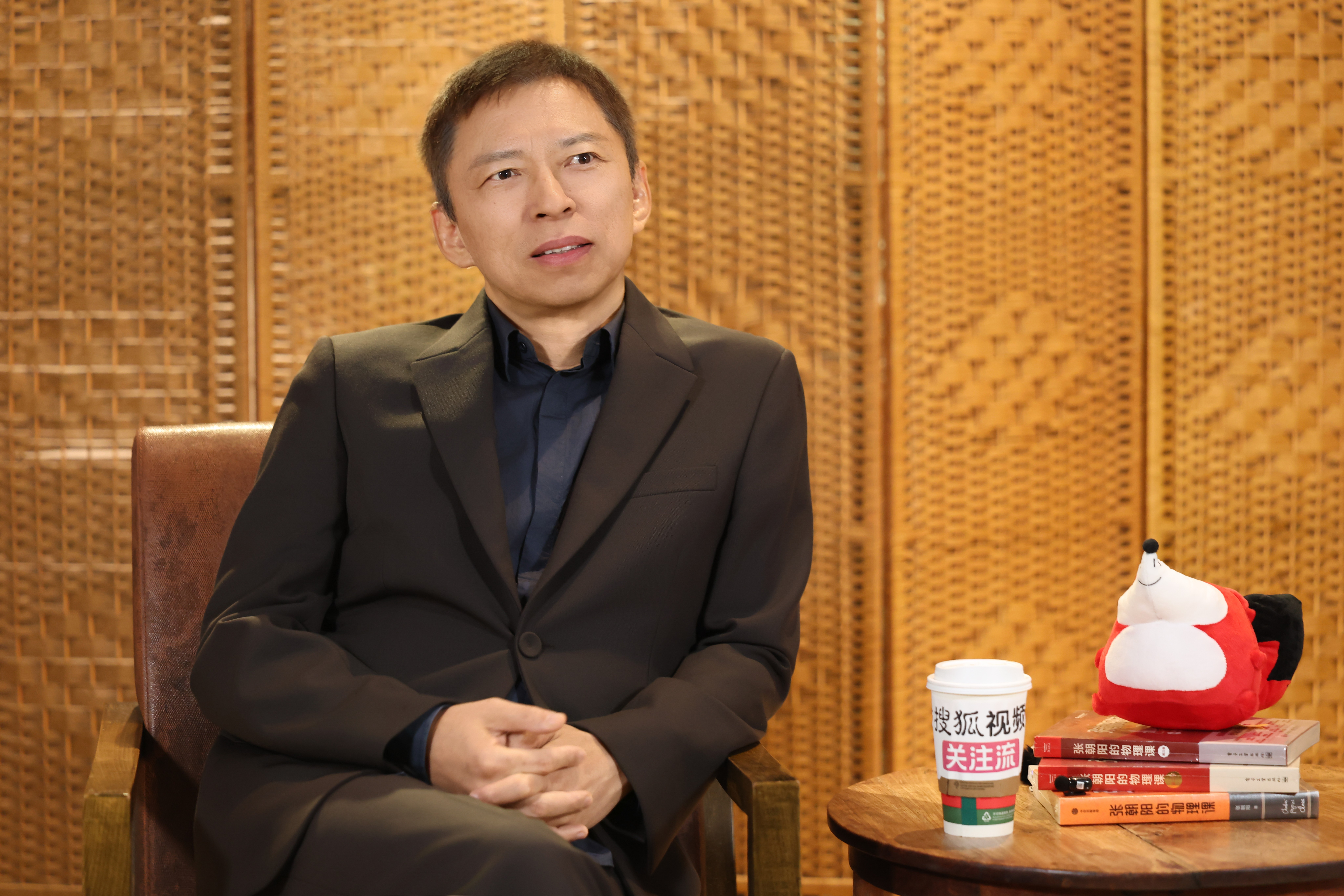 張朝陽：AI讓人人成為“知道分子”，但我們仍需思考丨2025世界互聯網大會