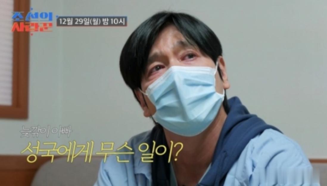 韩国男星55岁当爸，与31岁妻子自然怀孕，哭诉：后悔没早点遇见她