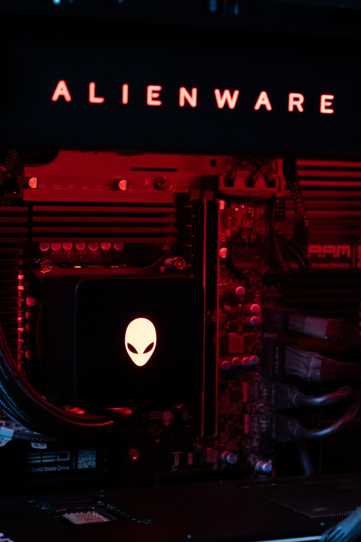 從神秘代號到硬核旗艦：Alienware外星人Area-51游戲臺式機
