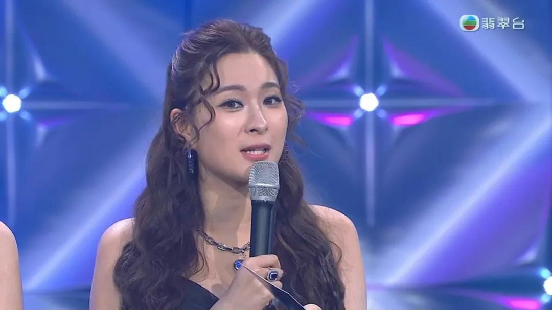 27岁TVB最佳新人主持翻车！多次口误遭网友狂踩,连季军名字都读错