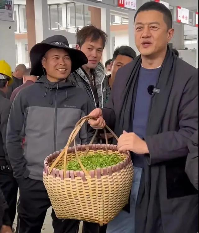 海哈金喜回应李亚鹏不拍戏还债: 我也想他复出拍戏,可是没人请啊