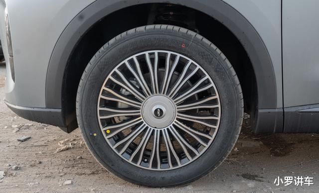 新款奇瑞风云T9上市,起售价13.29万元,置换补贴后11.99万元起