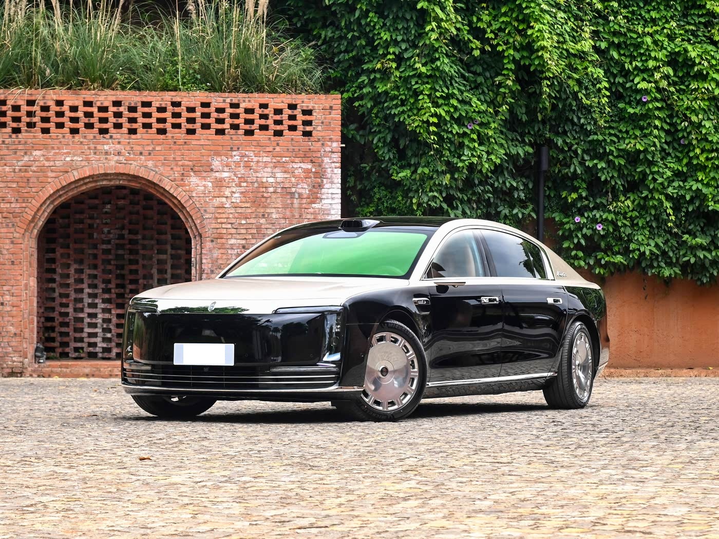 “迈巴尊”售价70.8万起!车长近5米5,配独立航空座椅,续航出众