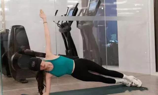 杨幂身材引热议:一个“大”字为何引爆全网?