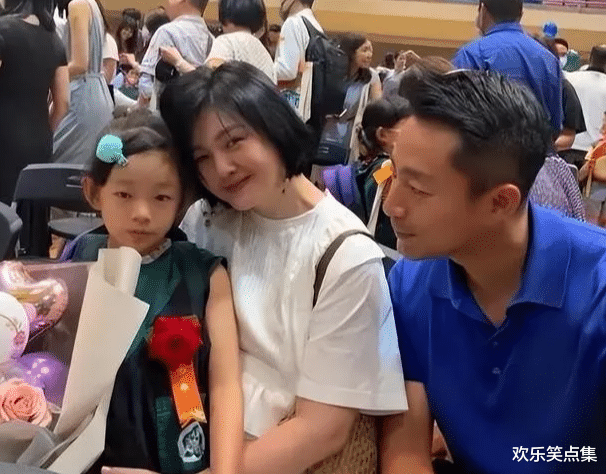 汪小菲带女儿爬山祈福,小玥儿体型越来越像妈妈,马筱梅动作亮了