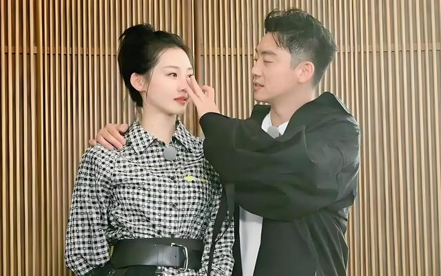 郑恺苗苗 “社死现场”！王中磊补刀：老三是闺女，出月子就怀