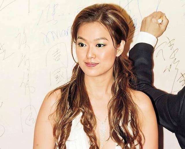 香港知名女星宣布复出主持网络节目！