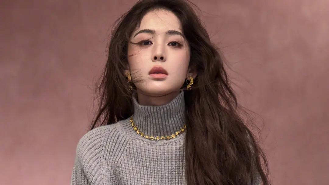 娜扎十年蜕变登瑞丽30周年封面，用光影书写“忠于自我”的时尚史诗