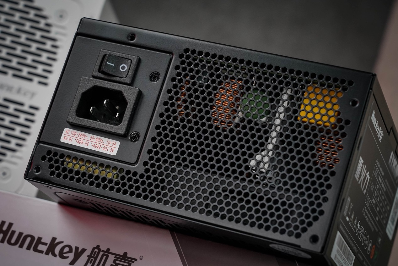 航嘉重火力AX850P三叉戟電源評測 高能效+高性價比