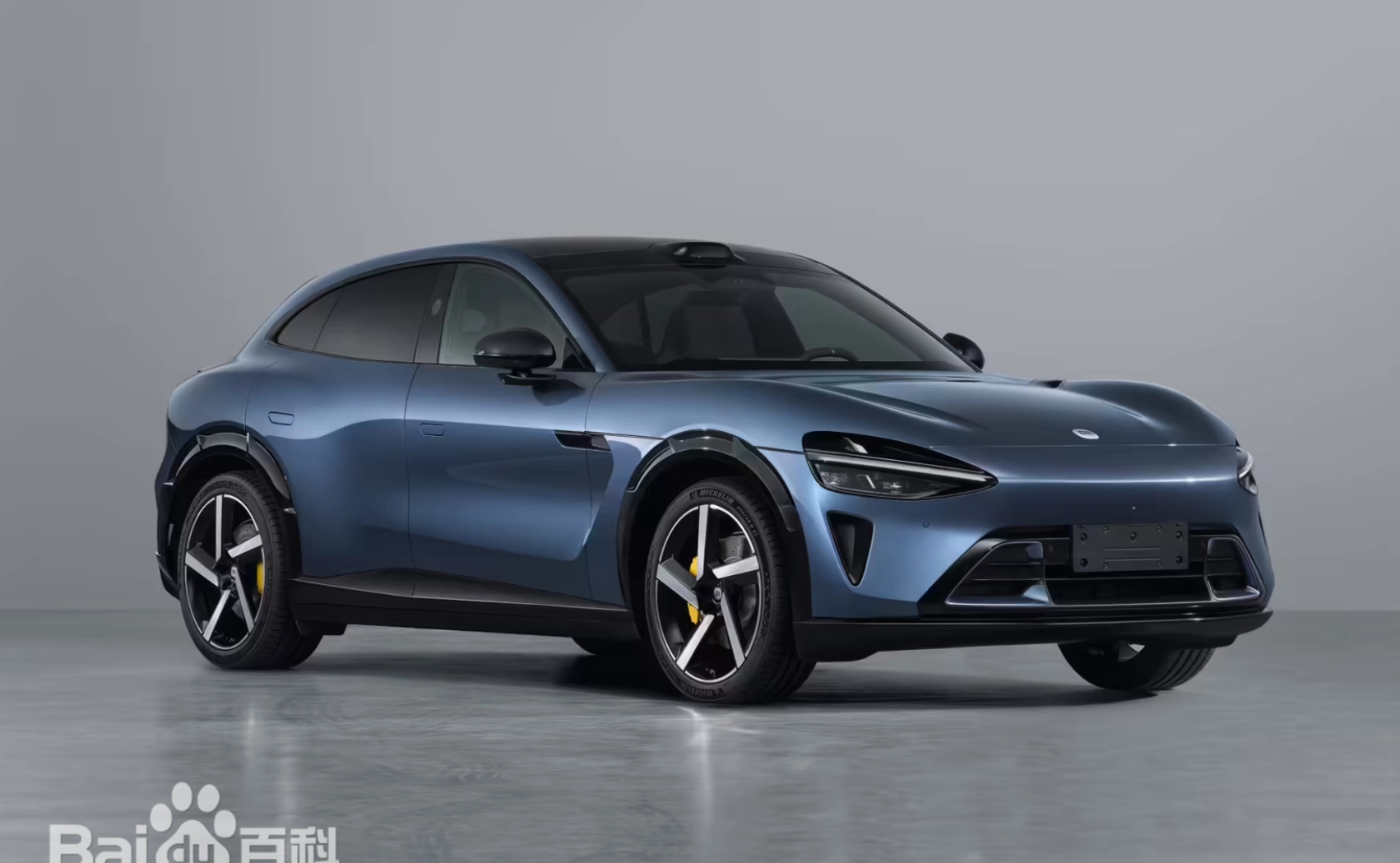 雷军亮剑!小米YU7对决Model Y,全景HUD改写驾驶规