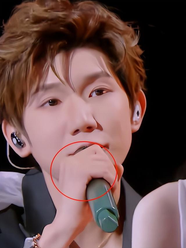 装不装了？王源假唱再添实锤，真是把TFBOYS的脸给丢尽了！