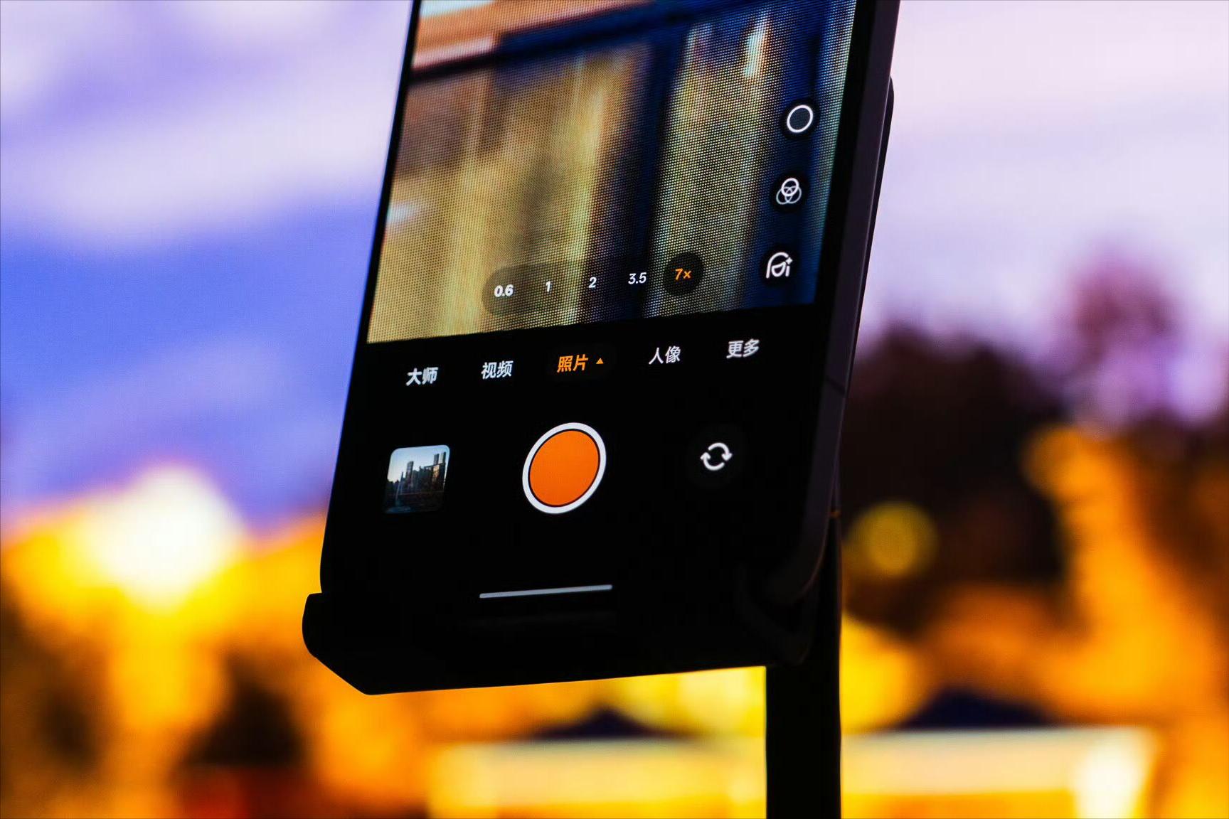 天璣9400+旗艦跌至2999元，極窄直屏+120倍變焦+179克