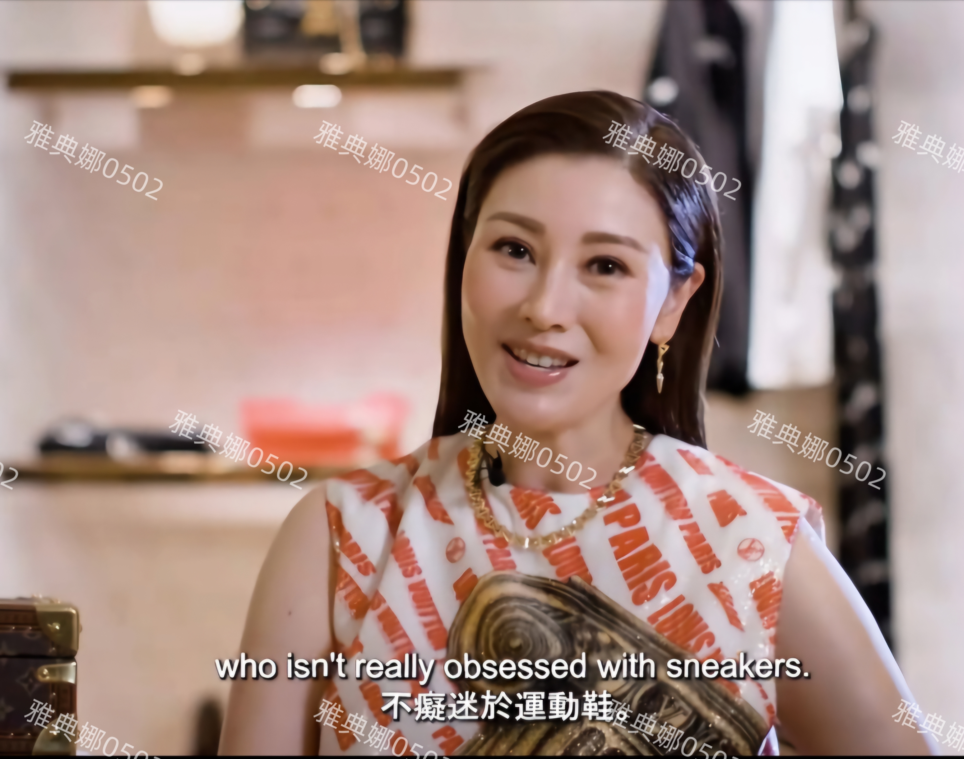 LV镜头下真实的李嘉欣，身材发福颜值下滑，离开美颜港姐风采不在