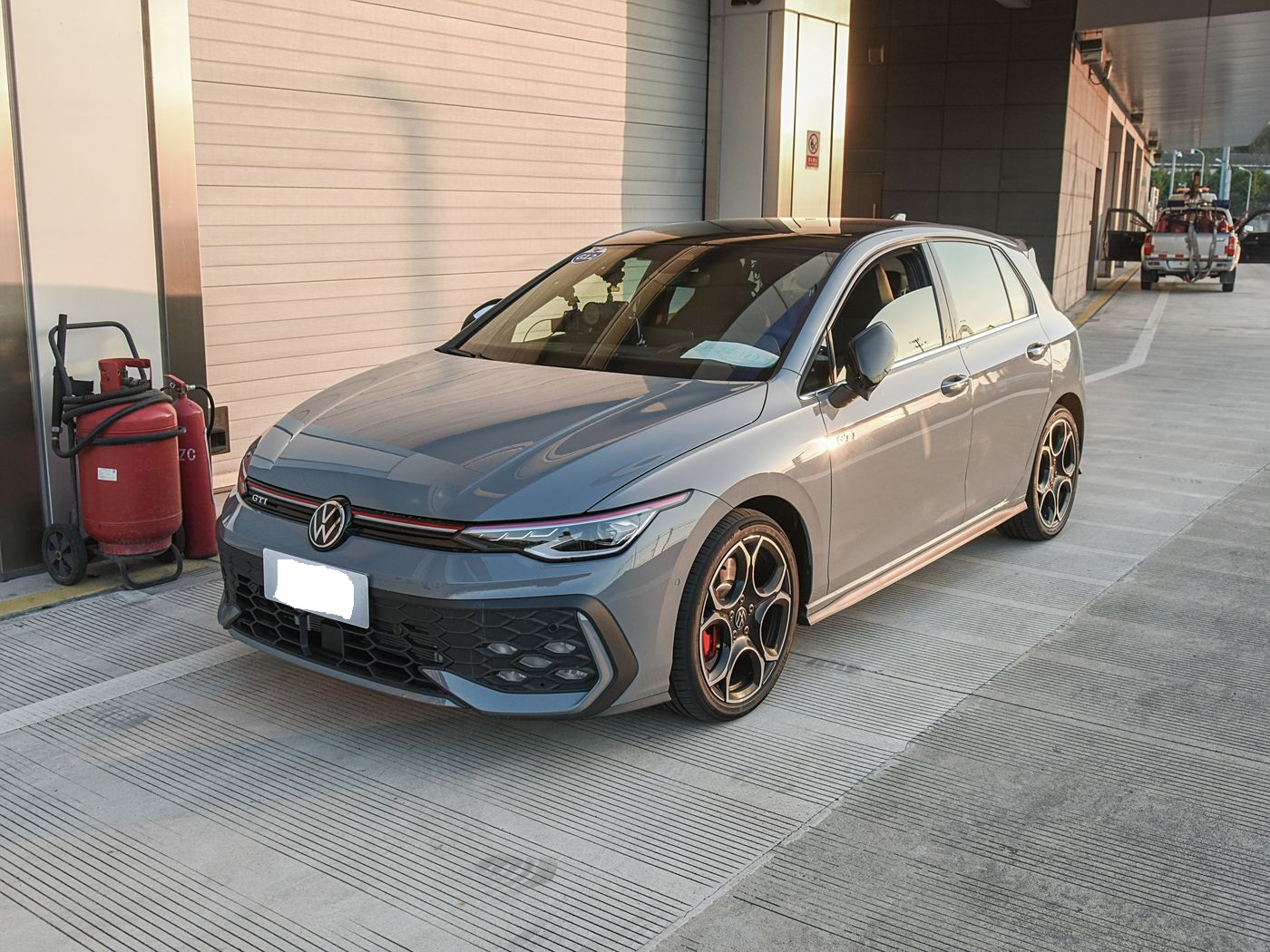 大众性能版“小钢炮”售价亲民！搭载2.0T，配红色卡钳+熏黑尾翼