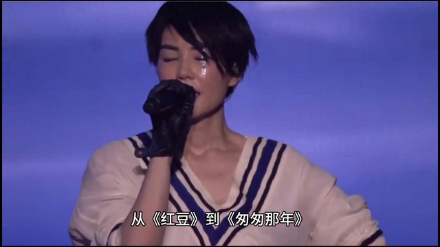 55岁王菲寺庙被偶遇,碎花裙都挡不住的天后气场!