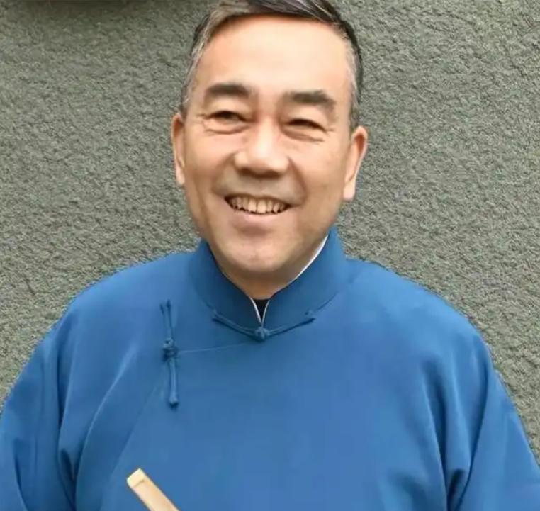 63岁晚节不保!杨议被扒底朝天,原来收美女徒弟只是冰山一角