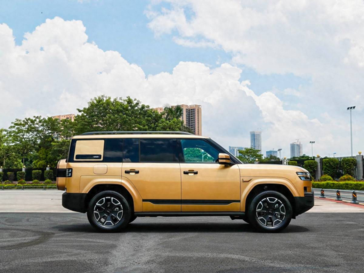 比亚迪造了台“方盒子SUV”，17.98万起售+5米车长，试驾都要排队