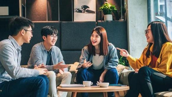 他是AI界任正菲，甩出DeepSeek，打破欧美科技霸权