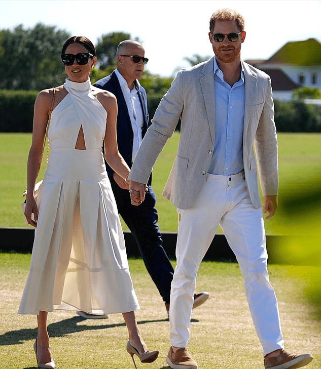 哈里看梅根作妖式发帖面露疲惫，昔日王子沦全球笑柄后悔错娶梅根?