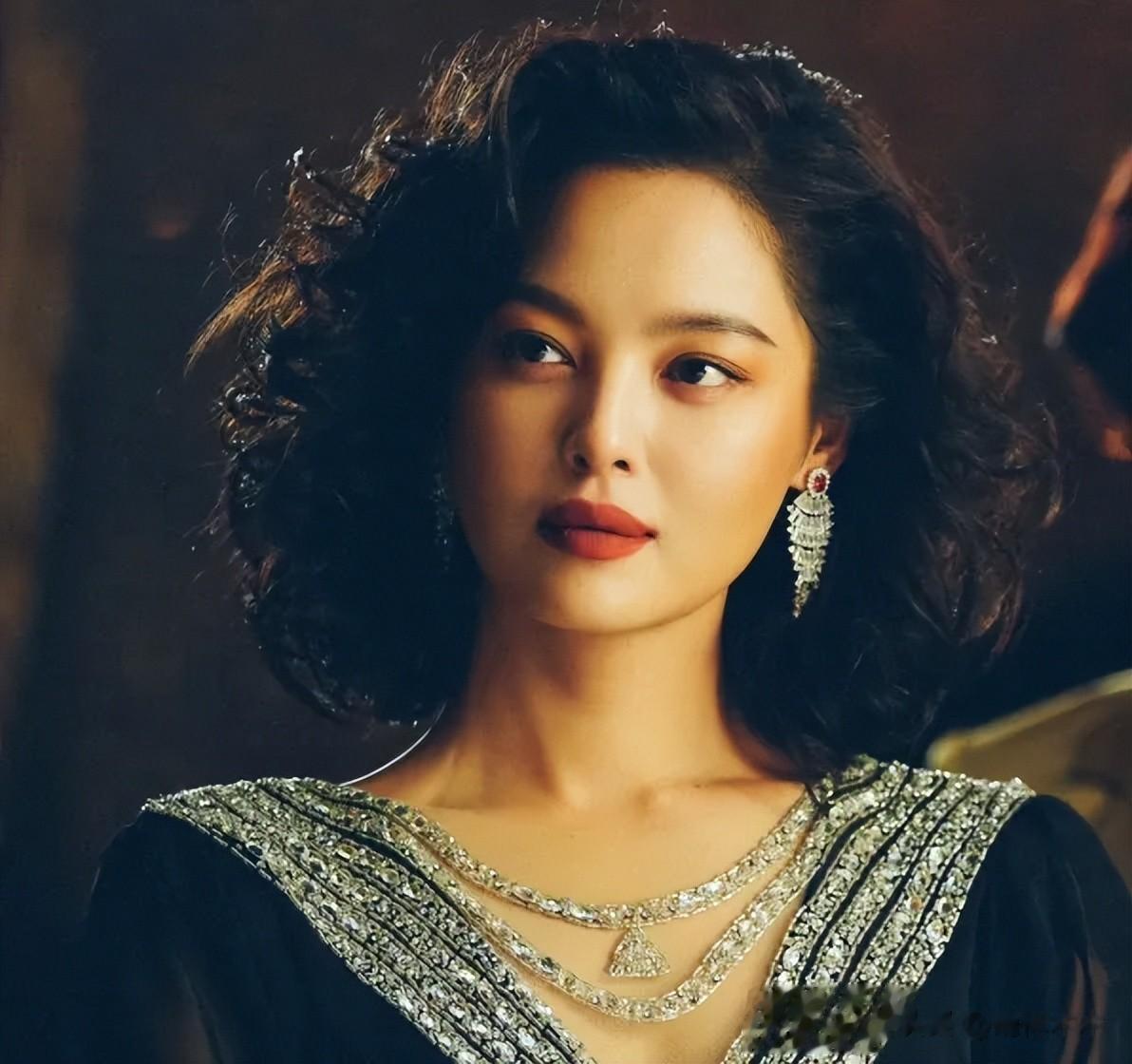 古二曝秦雯多次炫耀袭警经历,其丈夫还骂警察,王家卫以此为灵感