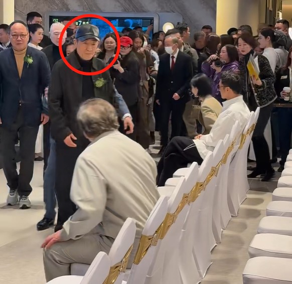 三里屯电影城合影暴露咖位,成龙冯小刚靠边站,c位无人敢争!