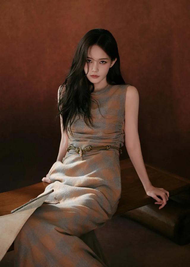 李一桐宛如定格在画中一样美丽