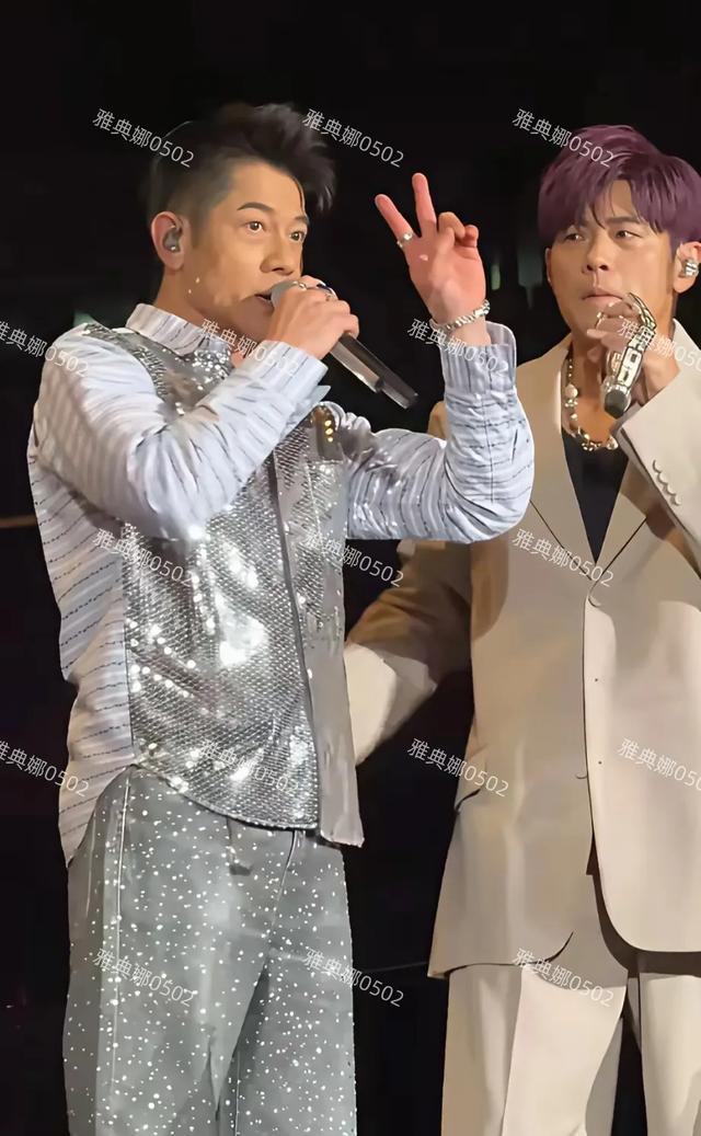 为啥说郭富城矮？他明明跟周杰伦差不多高比周大14岁还是他更年轻